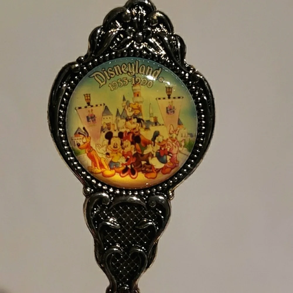 Vintage 80s 90s collectable spoons. Disneyland, Knott's Berry Farm, DC.